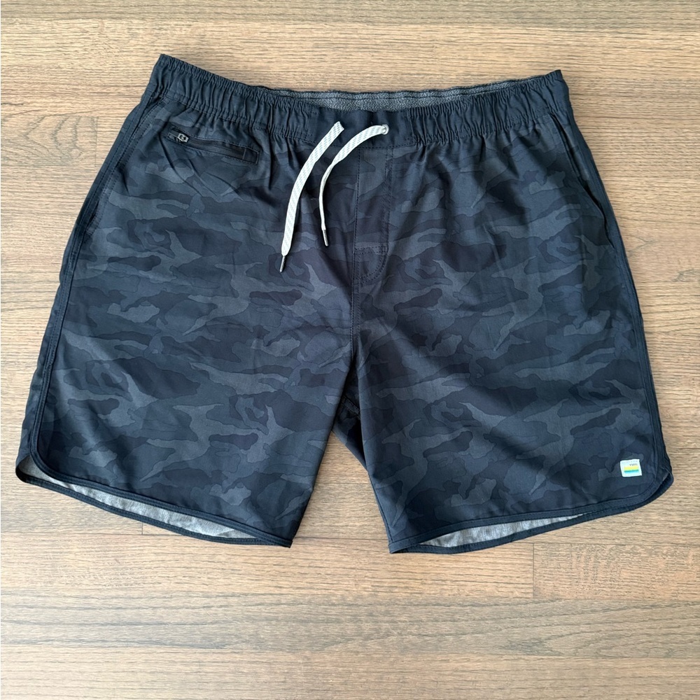 Vuori "V" Cycled Performance 4 Way Stretch Shorts-Camo-Size XXL